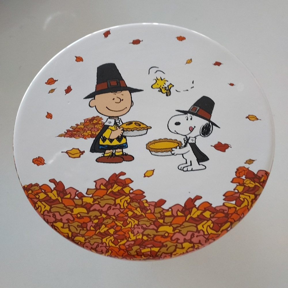 Peanuts Thanksgiving cake stand
